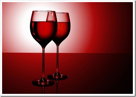 В чём содержаться основные отличия между красным и белым вином?